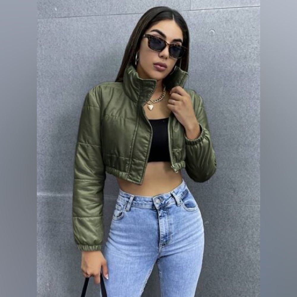 BUNDLE 2 ITEMS FOR $8✨

Stylish Olive Green Women's Puffer Jacket